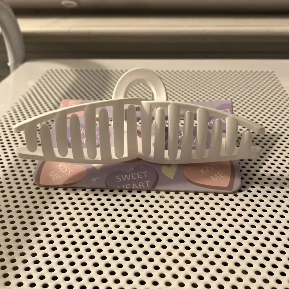 White Swirl Claw Clip